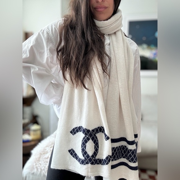 CHANEL Accessories - Chanel wool logo scarf